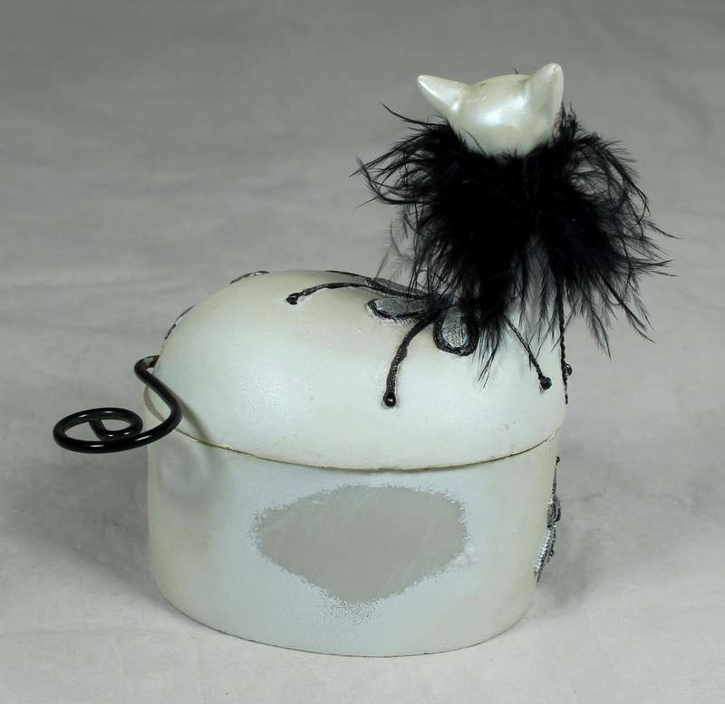 Cat trinket holder