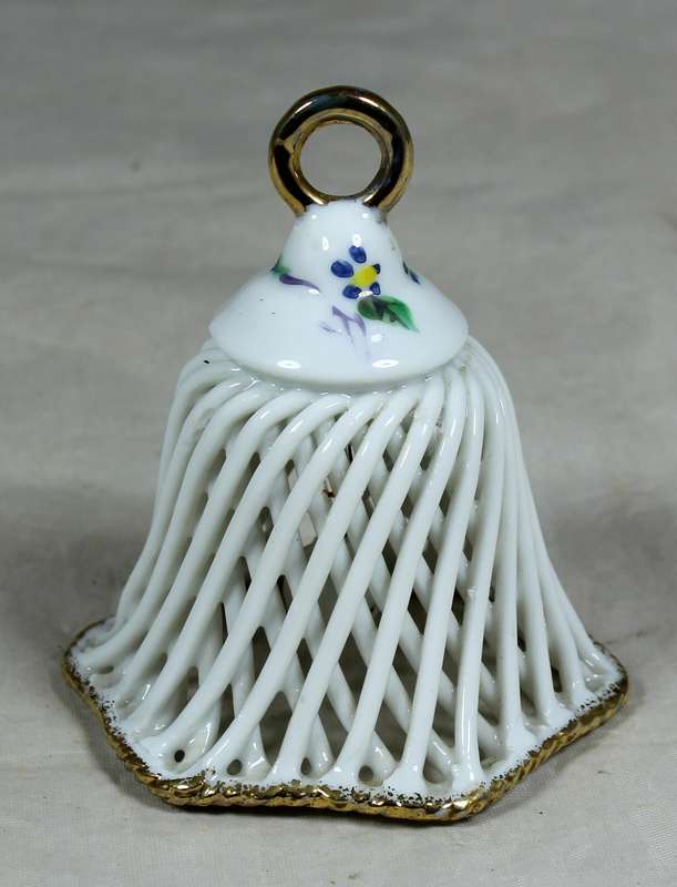 Porcelain mesh bell