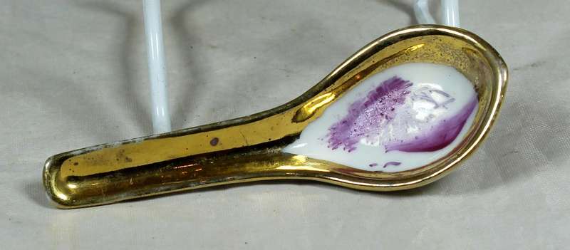 Chinese soup spoon - small white & gold