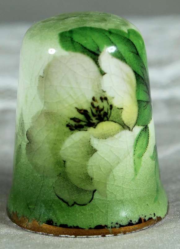 Bone China thimble - Staffordshire - Flowers
