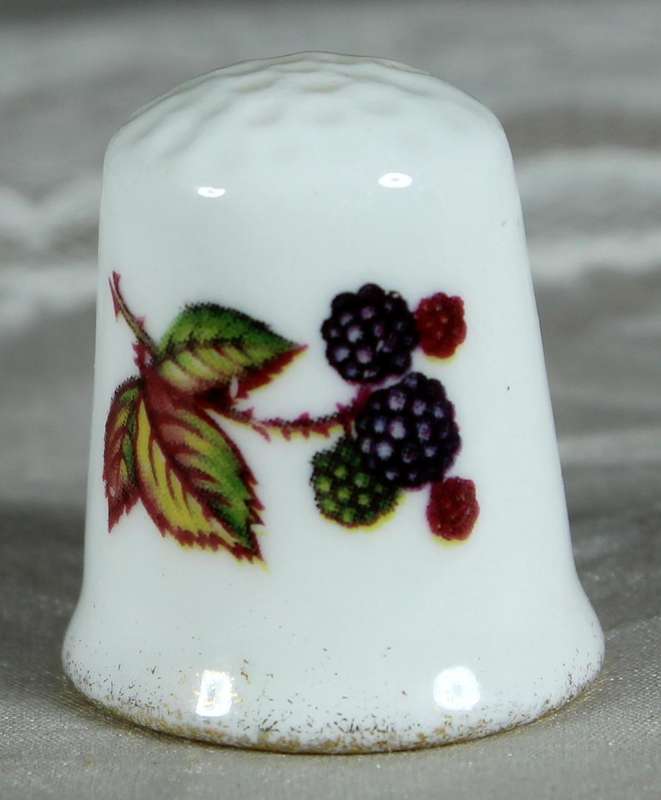 Bone China thimble - Bird - Burton-on-Trent