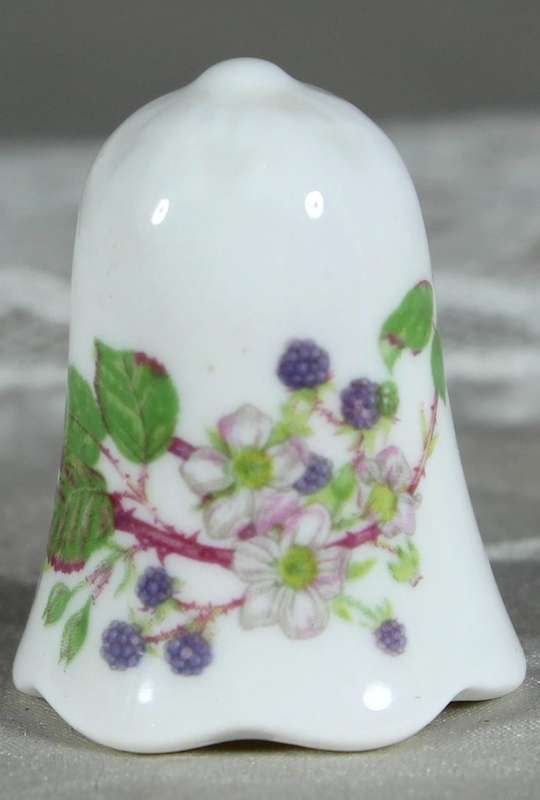 Bone China thimble - White flowers - Royal Court