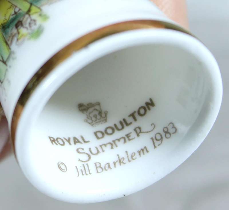 Bone China thimble - Royal Doulton Summer - Jill Barklem 1983 - Basil in the rushes