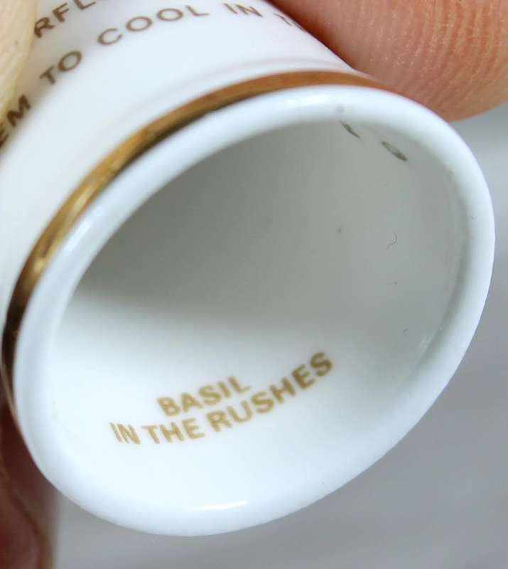 Bone China thimble - Royal Doulton Summer - Jill Barklem 1983 - Basil in the rushes