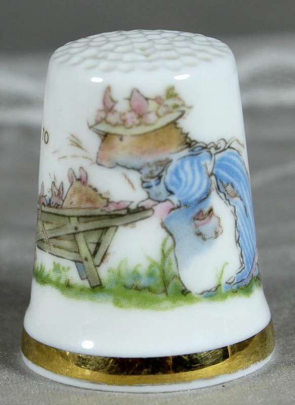 Bone China thimble - Royal Doulton Spring - Jill Barklem 1983 - Mrs Apple