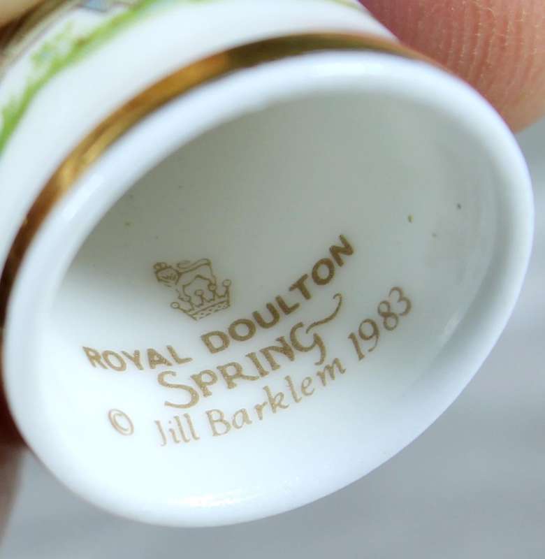 Bone China thimble - Royal Doulton Spring - Jill Barklem 1983 - Mrs Apple