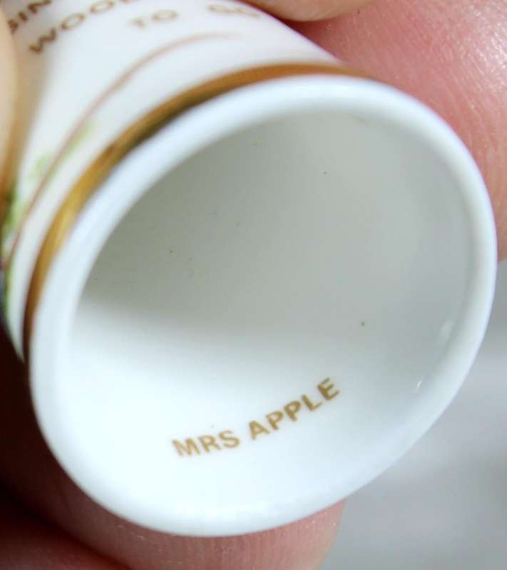 Bone China thimble - Royal Doulton Spring - Jill Barklem 1983 - Mrs Apple