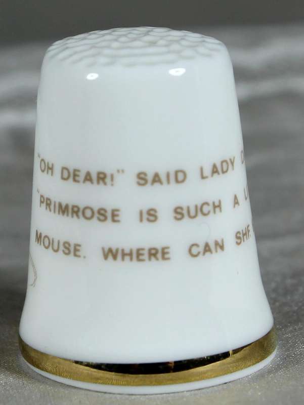 Bone China thimble - Royal Doulton Autum - Jill Barklem 1983 - Lady Woodmouse