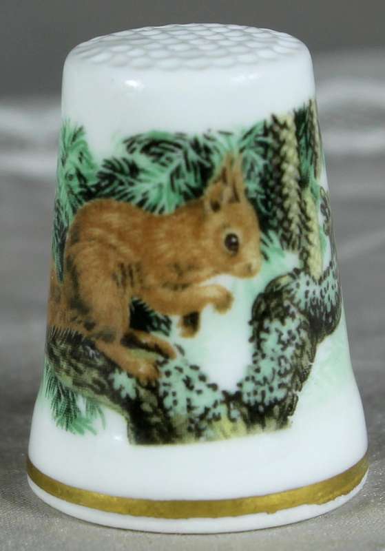 Bone China thimble - Royal Albert - Squirrels