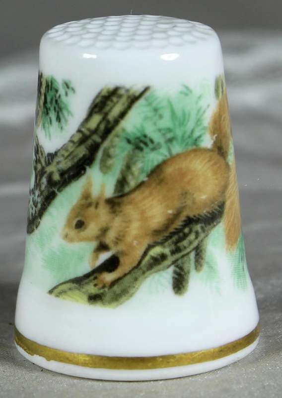 Bone China thimble - Royal Albert - Squirrels