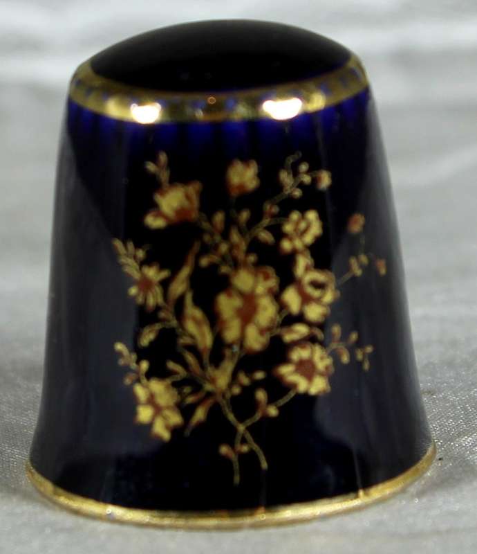 Bone China thimble - Limoges - Golden flowers