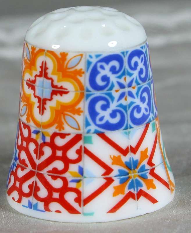 Bone China thimble - Lisboa - Hand painted - Ole Mosaic
