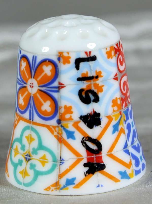 Bone China thimble - Lisboa - Hand painted - Ole Mosaic
