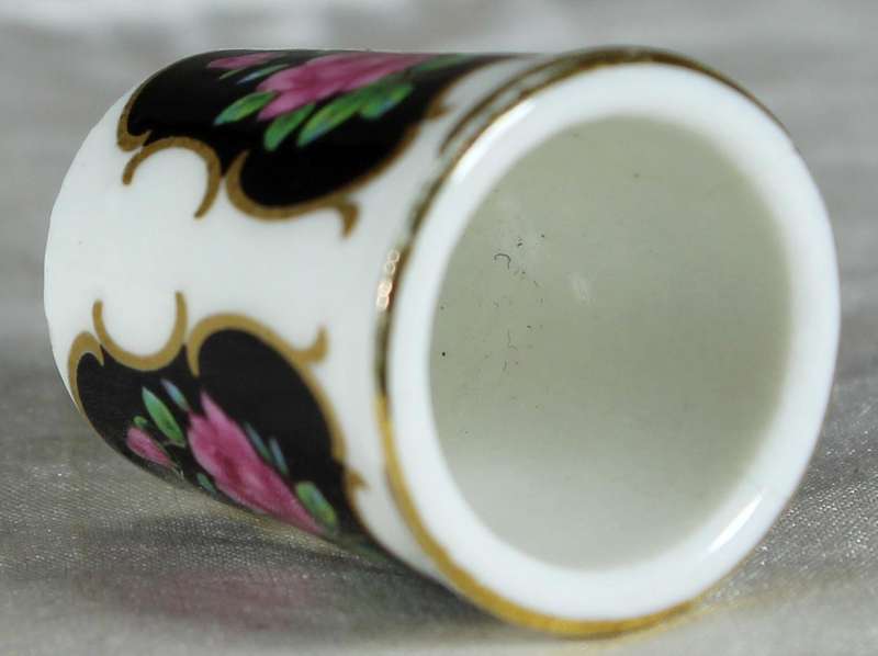 Bone China thimble - Roses