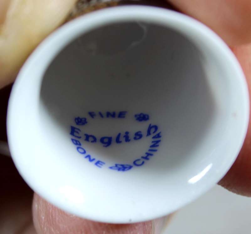 Bone China thimble - Advertising thimble - Harvey's Bristol Cream Sherry
