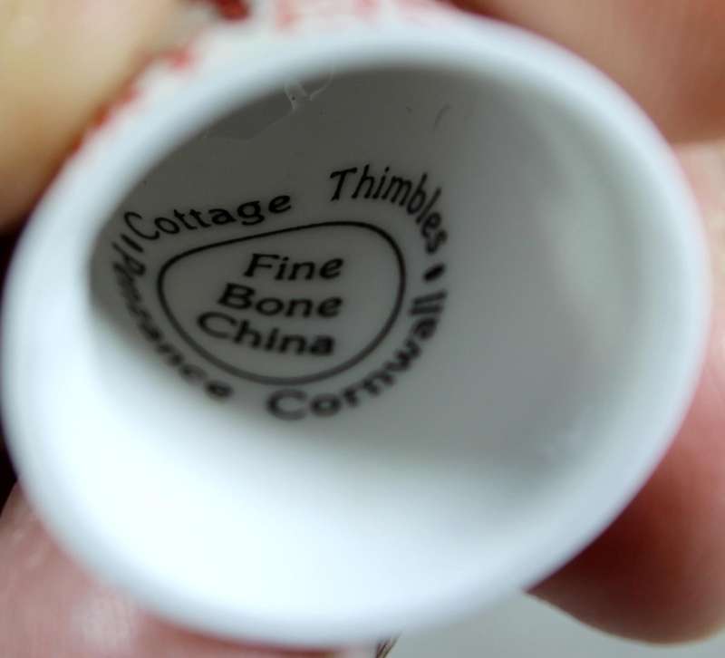 Bone China thimble - Advertising thimble - Beefeater Dry Gin - Finsbury