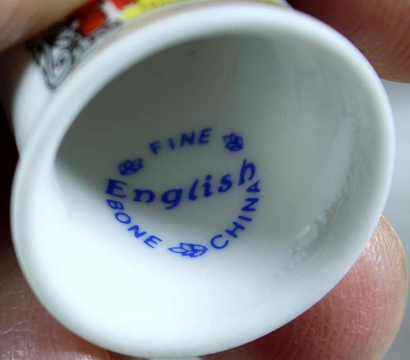 Bone China thimble - Advertising thimble - Lundborg's Perfurme