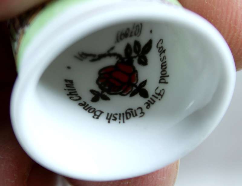 Bone China thimble - Bowood house - Cotswold
