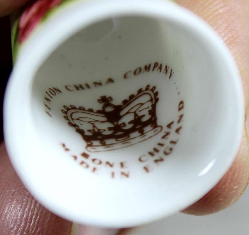 Bone China thimble - Roses - Fenton