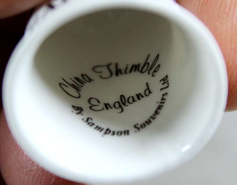Bone China thimble - Great Britain - Sampson souvenir