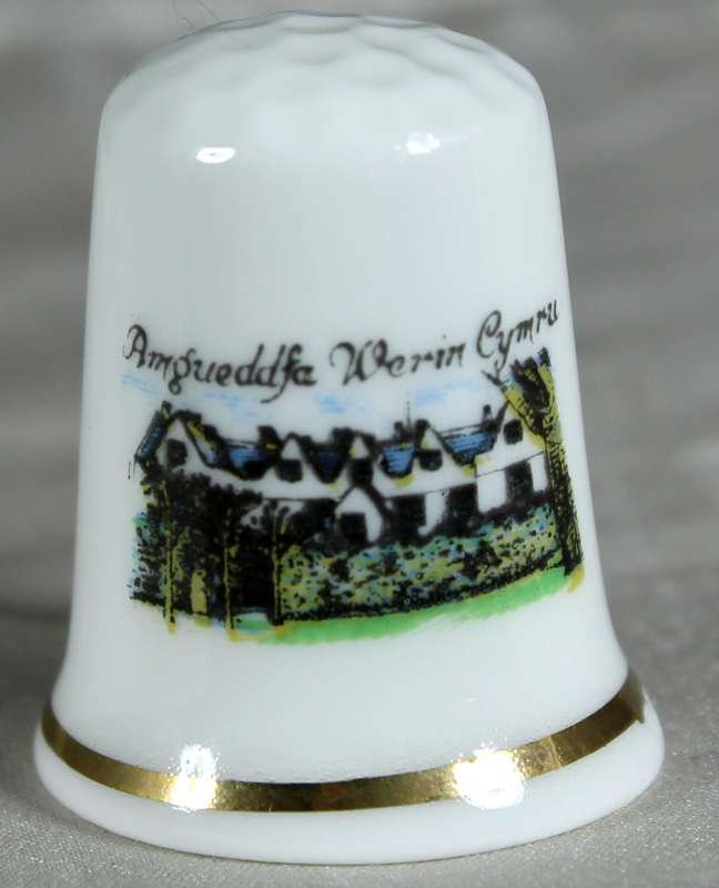 Bone China thimble - Amgueddfa Werin Cymru - Y DDRAIG