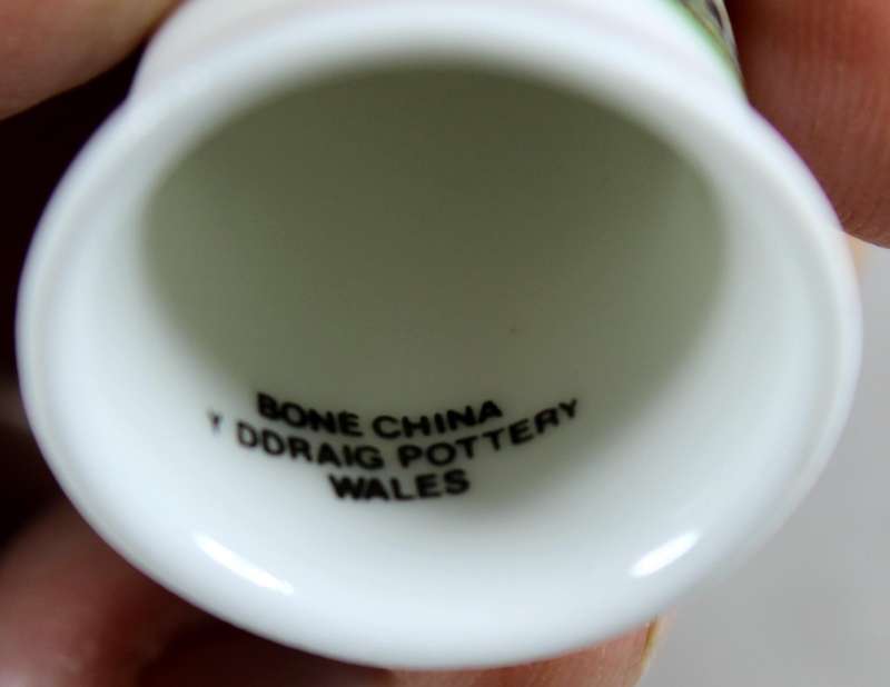 Bone China thimble - Amgueddfa Werin Cymru - Y DDRAIG