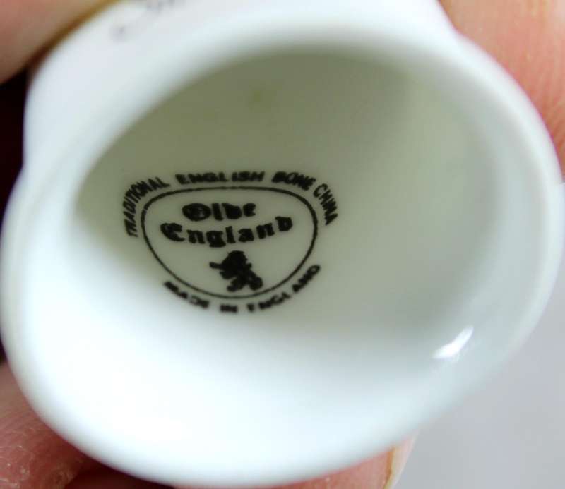 Bone China thimble - Stoat - Olde England