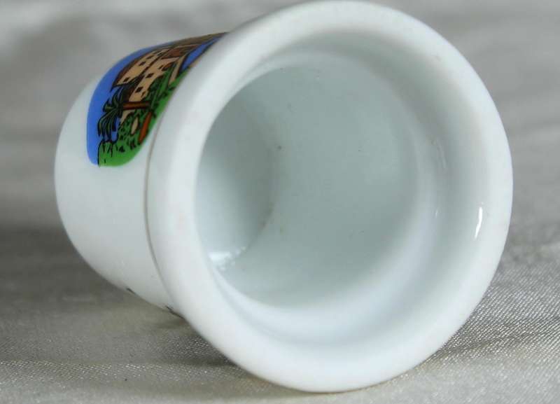 Bone China thimble - Rdo.de La Alhambra - Granada