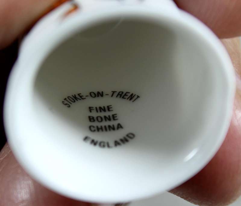 Bone China thimble - owl from Winnie the Pooh - Stoke-on-Trent