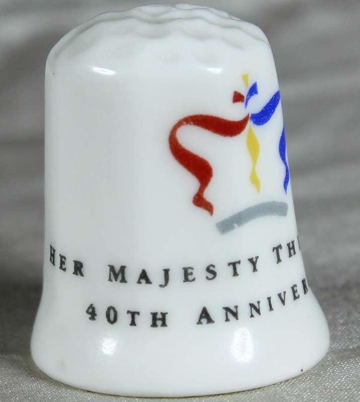 Bone China thimble - Her Majesty the Queen - 40th anniversary - 1992 celebration