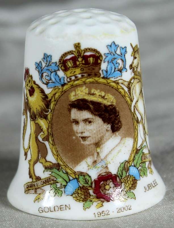 Bone China thimble - Queen golden Jubilee (1952-2002) - Norfolk