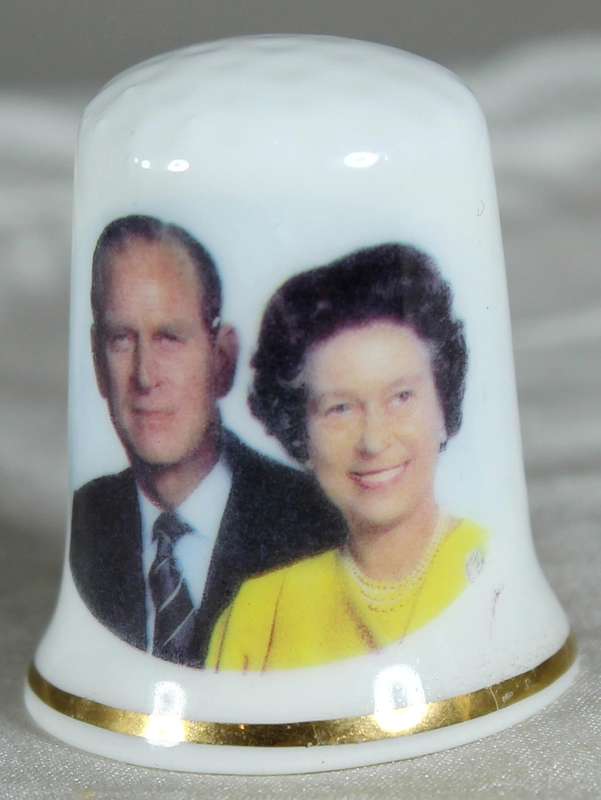 Bone China thimble - Queen Elizabeth & Duke of Edinburg - the China box
