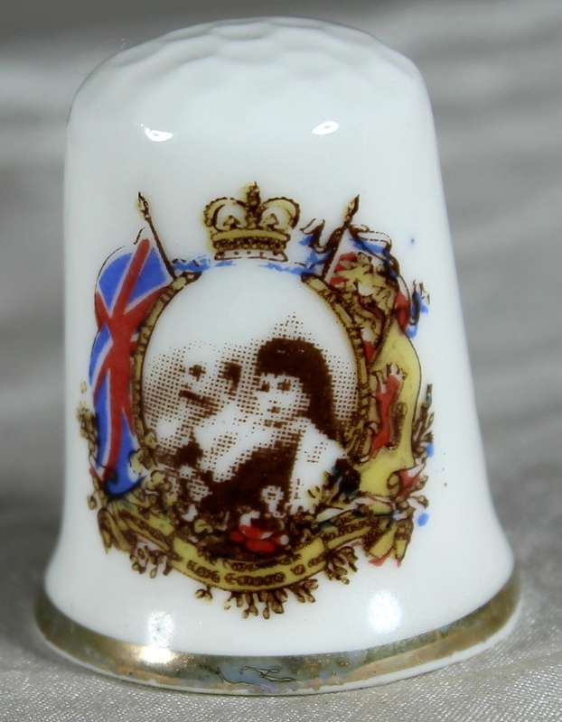 Bone China thimble - King Edward VII & Queen Alexandra