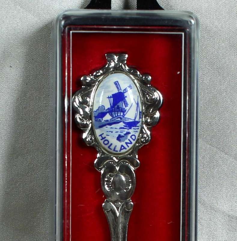 Souvenir spoon - Porcelain Dutch windmill