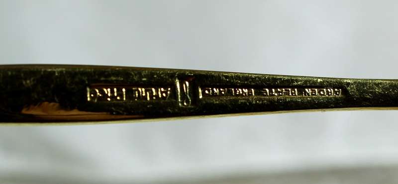 Arden plate - Gold colored small cake lifter with inscription