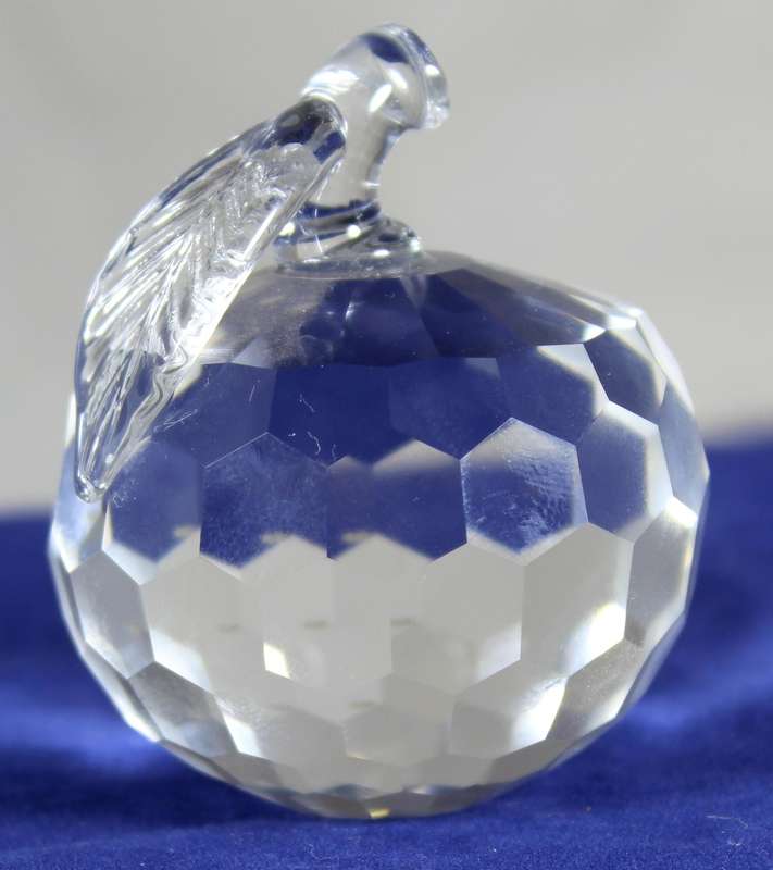Small crystal apple