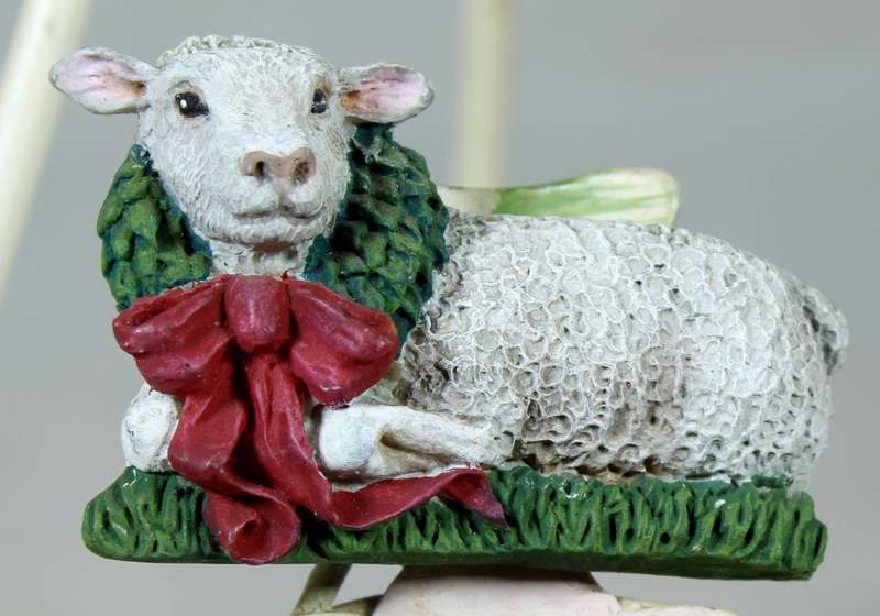 Fridge Magnet - Lamb with gift bow