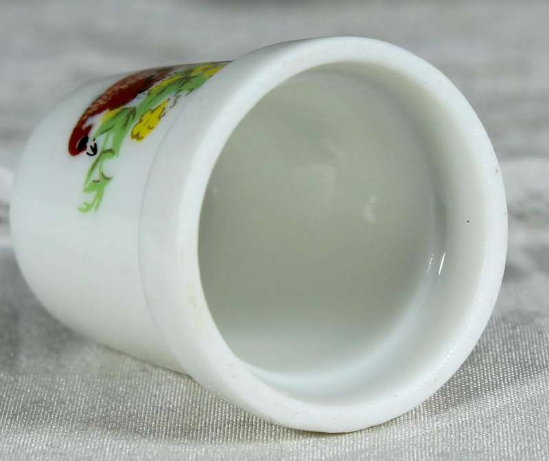 Bone China thimble - bird with yellow flowers