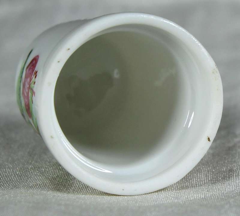 Bone China thimble - sugar beak bird