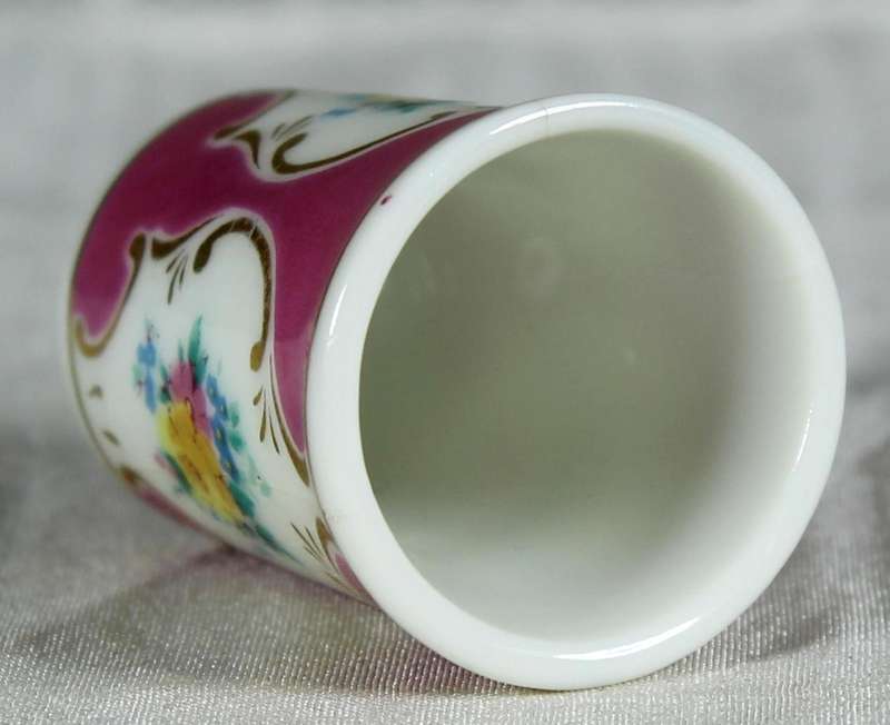 Bone China thimble - Royal flower bouquet