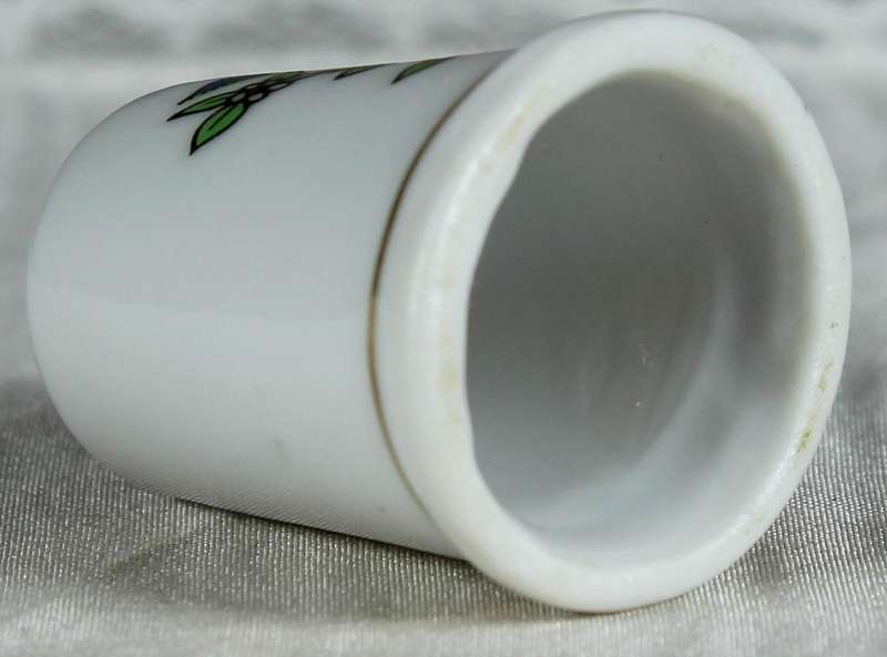 Bone China thimble - blue birds with berries