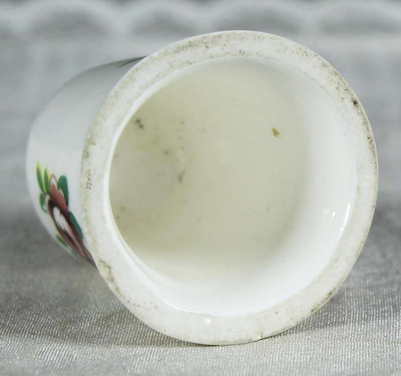 Bone China thimble - maroon flowers