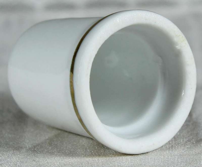 Bone China thimble - Montserrat