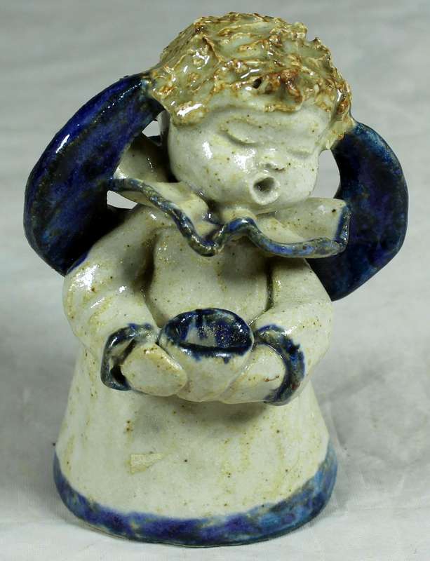 Singing pottery angel