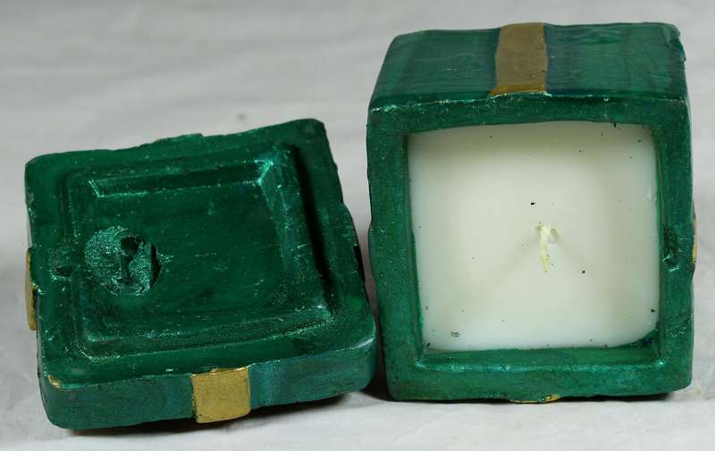 Square gift themed candle