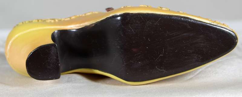 Small molded fashion shoe