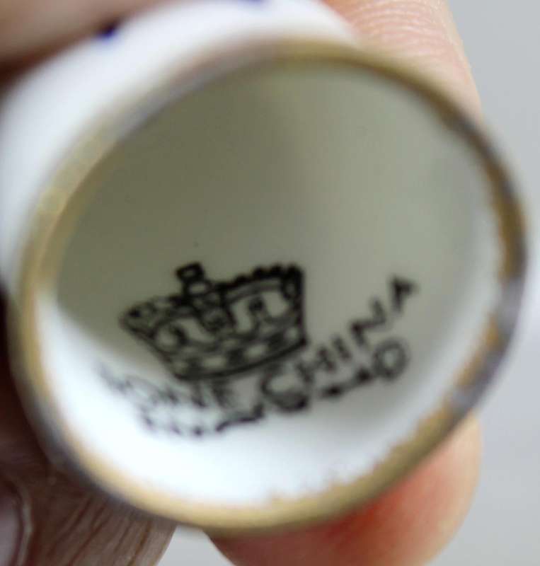 Bone China thimble - blue leaves