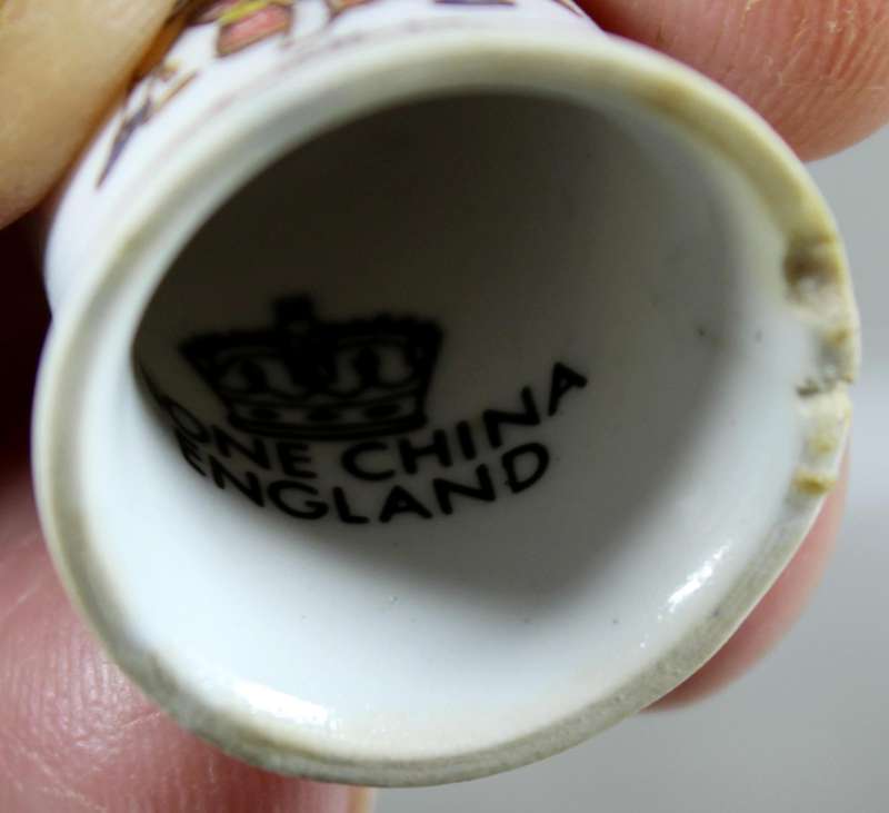 Bone China thimble - Little Miss Muffet