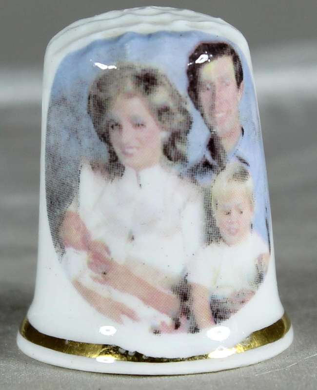 Bone China thimble - The Royal family