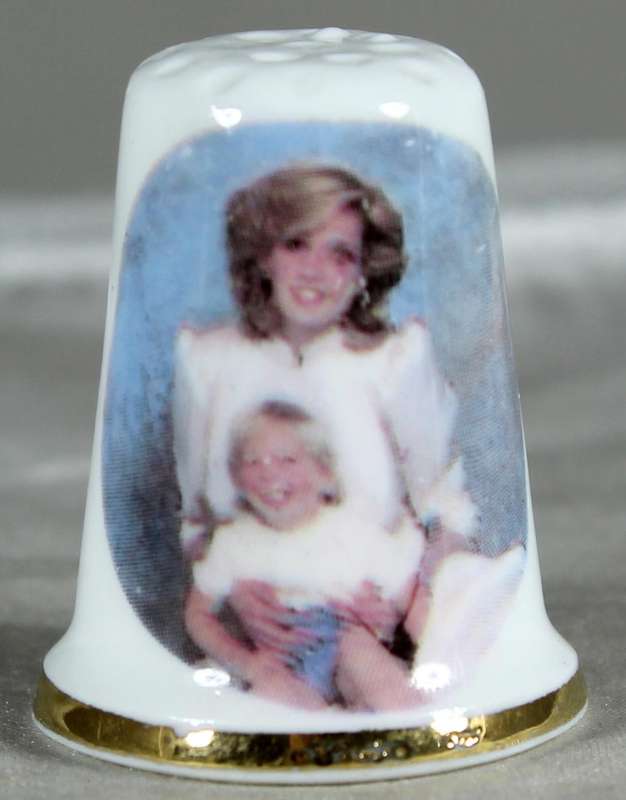Bone China thimble - Princess Diana with William